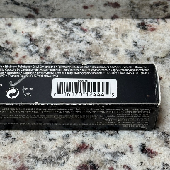 Bobbi Brown Warm Walnut Foundation Stick - Picture 4 of 7